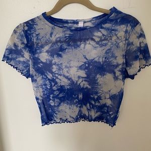 Med blue and white crop top